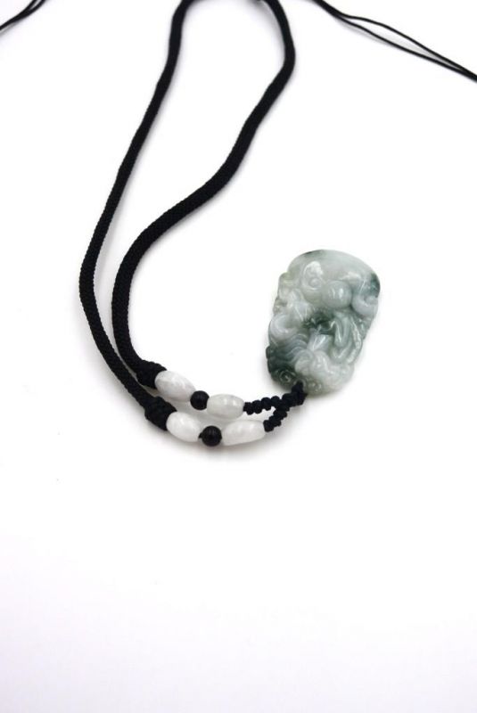 Chinesische Astrologie Jade Anhänger - Weiß - Grün Spot - Pferd 4