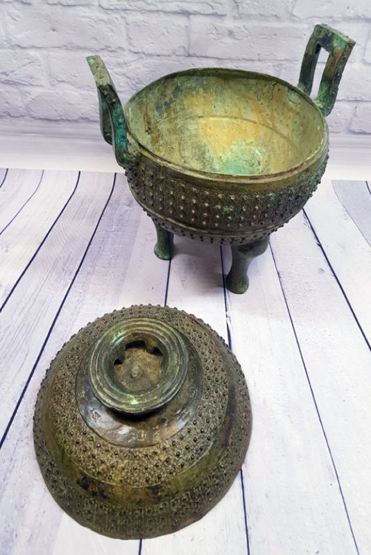 Chinesische Bronzebox - Drei Füße - großes Räuchergefäß 5