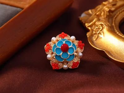Chinesische Emaille-Anstecknadel - Cloisonne - Blume - Rot und Blau