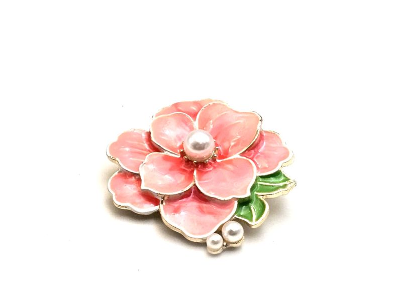 Chinesische Glücksbrosche – Perlenbesetzte rosa Blume als Symbol der Sanftheit 2