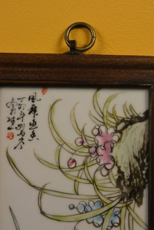 Chinesische Holzplatte und Porzellan Blumen 2