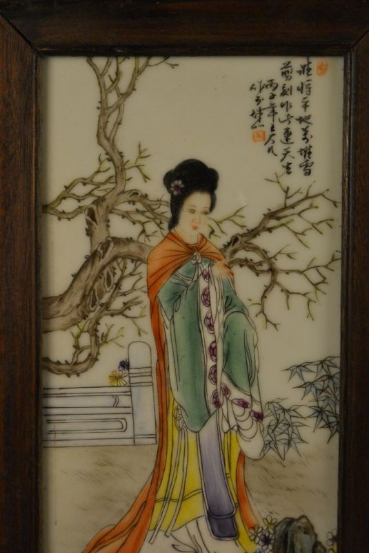 Chinesische Holzplatte und Porzellan Hofdame 1 2