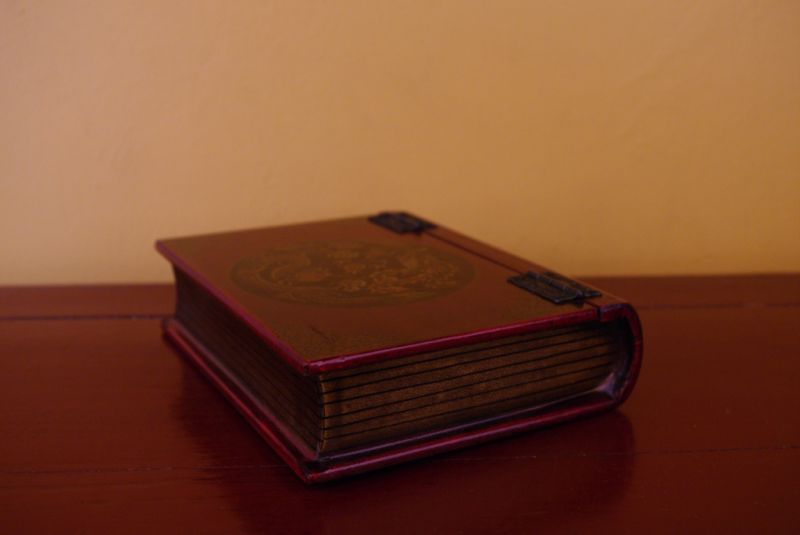 Chinesische Holzschatullen Kleine rote und schwarze Buch 3