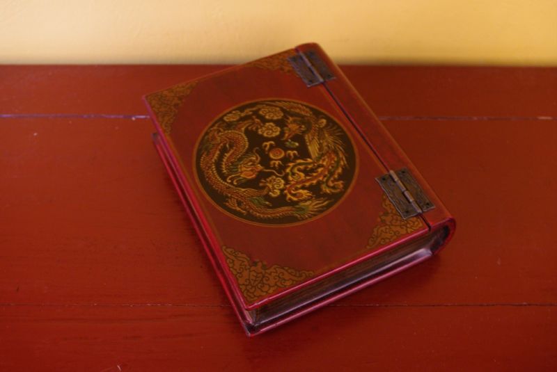 Chinesische Holzschatullen Kleine rote und schwarze Buch 4