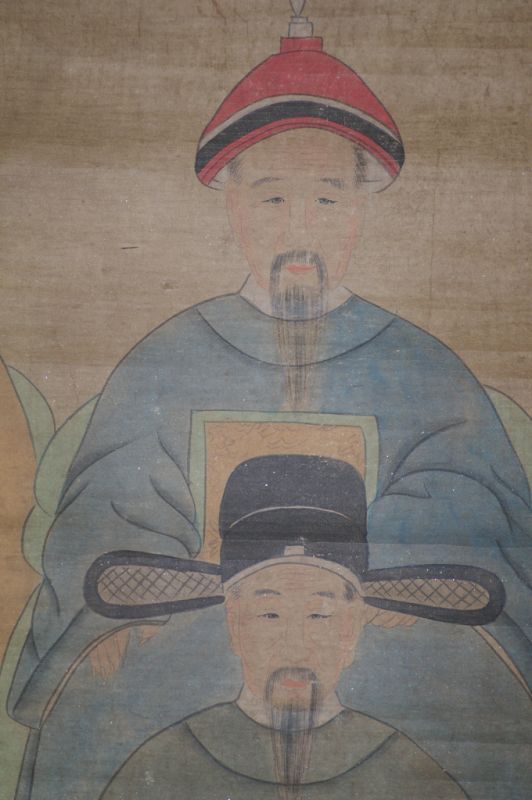 Chinesische Mandarin-Familie – Malerei auf Papier – Mitte des 20. Jahrhunderts – 4 Charaktere 4