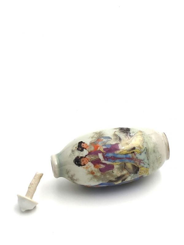 Chinesische Porzellan Schnupftabakflasche - Hofdame 1 4