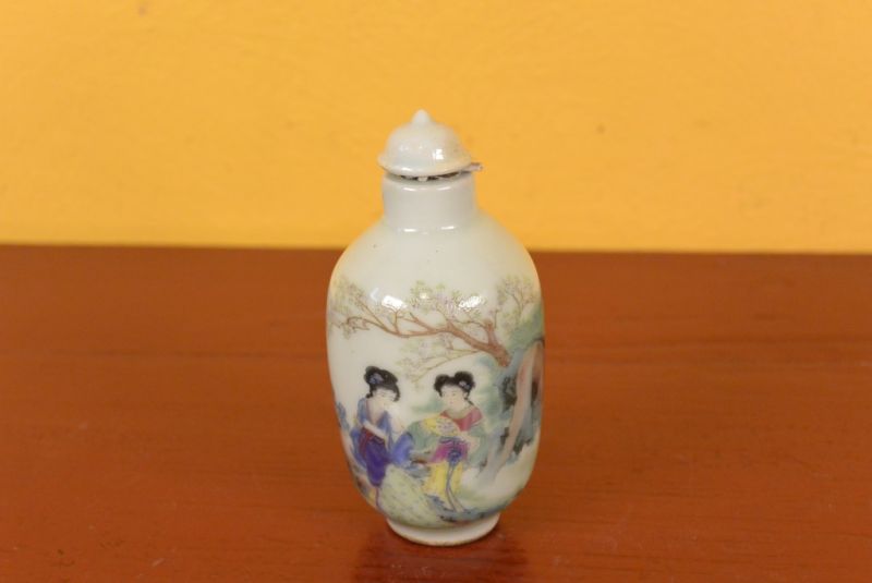 Chinesische Porzellan Schnupftabakflasche Hofdame 3 2