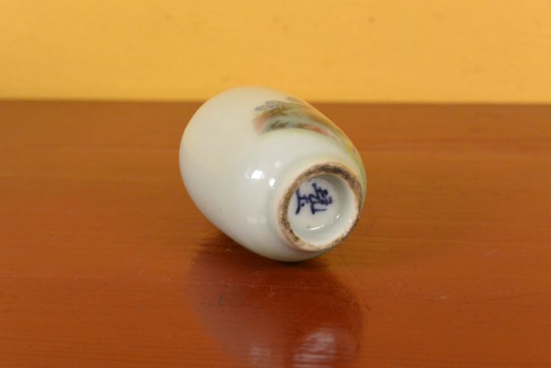 Chinesische Porzellan Schnupftabakflasche Hofdame 3 4