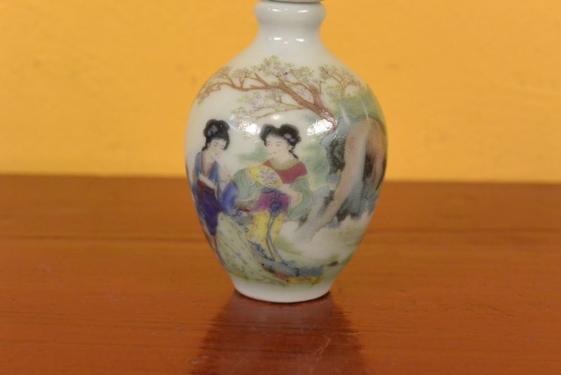 Chinesische Porzellan Schnupftabakflasche Hofdame 4 2