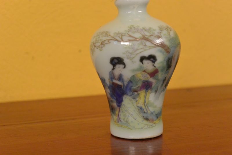Chinesische Porzellan Schnupftabakflasche Hofdame 5 2