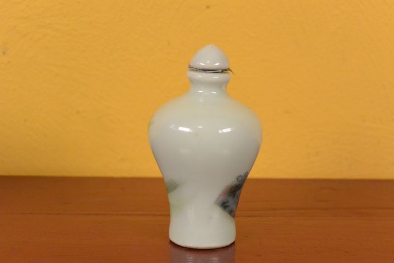 Chinesische Porzellan Schnupftabakflasche Hofdame 5 3
