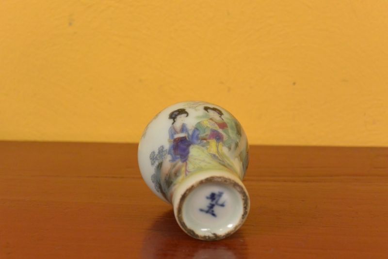 Chinesische Porzellan Schnupftabakflasche Hofdame 5 4