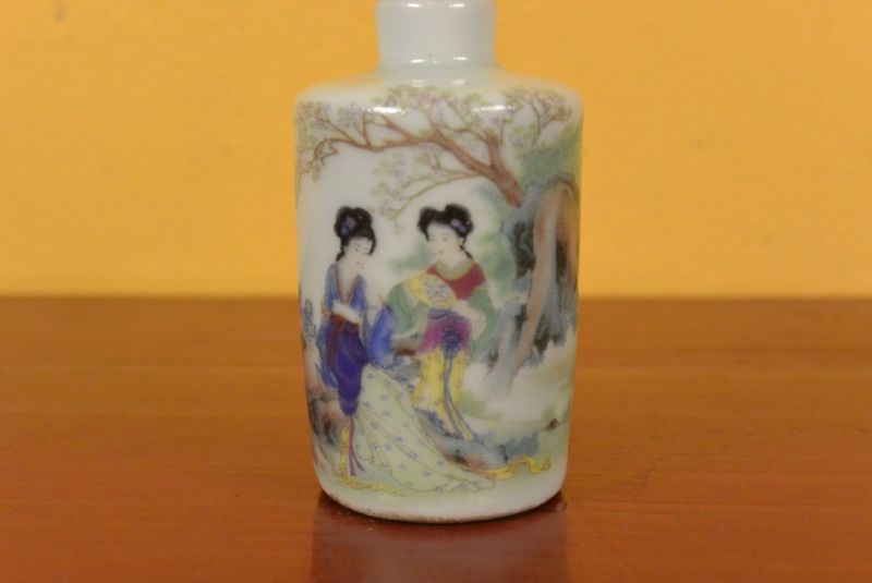 Chinesische Porzellan Schnupftabakflasche Hofdame 7 2