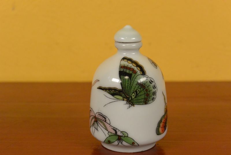 Chinesische Porzellan Schnupftabakflasche Schmetterlinge 1 3