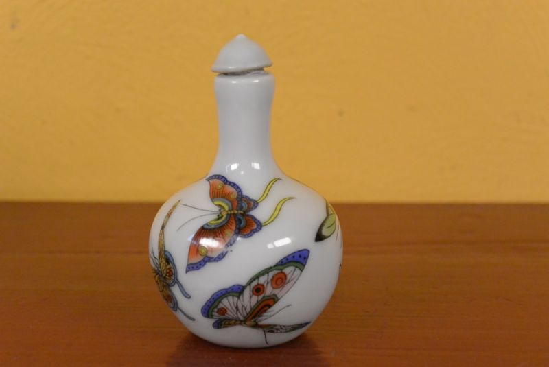 Chinesische Porzellan Schnupftabakflasche Schmetterlinge 2 3