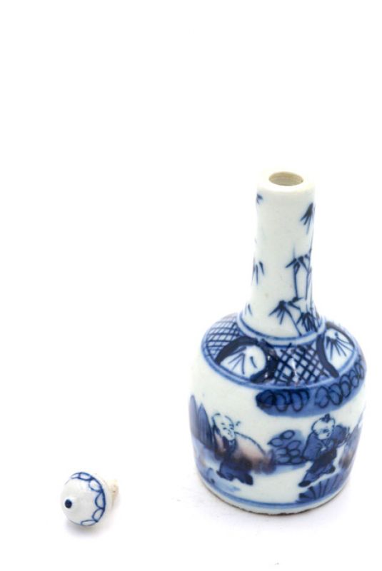 Chinesische Porzellan Schnupftabakflasche - Shaolin Mönche 3