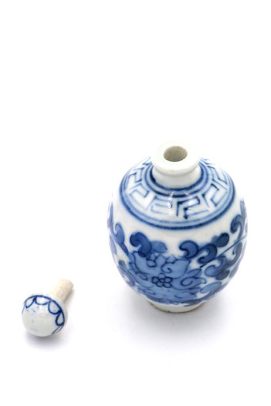 Chinesische Porzellan Schnupftabakflasche - Weiß und Blau - Blume 2 2
