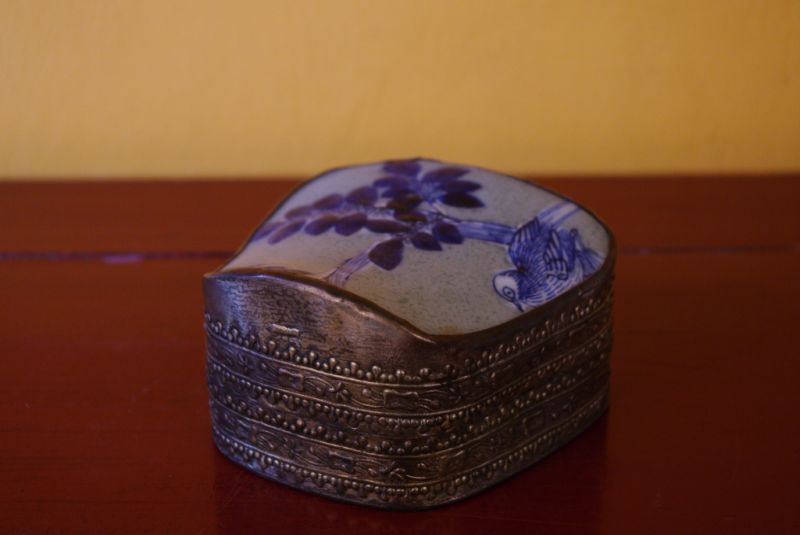 Chinesische Schatullen Metall und Porzellan 2