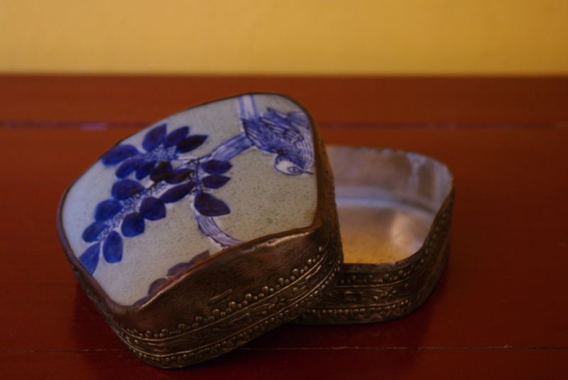 Chinesische Schatullen Metall und Porzellan 3