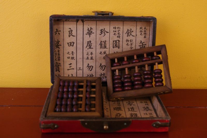 Chinesische Schatullen und Zwei Abakus Rot 4