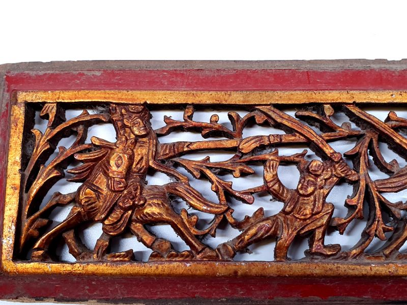 Chinesische Schnitzereien Qing-Dynastie Rot und Gold - Reiter gegen Krieger 2