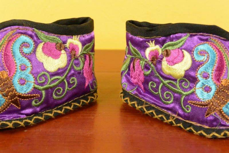 Chinesische Stickerei - Miao Babyschuhe - Schmetterling - Lila 2