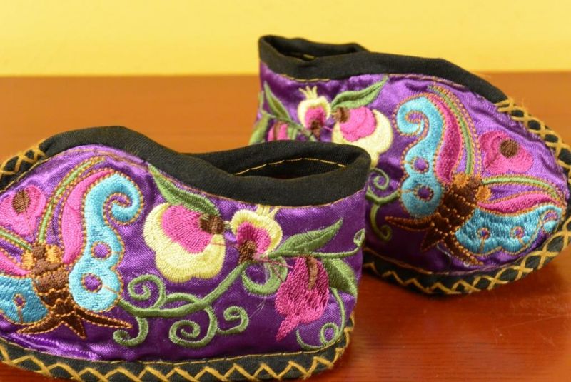 Chinesische Stickerei - Miao Babyschuhe - Schmetterling - Lila 3