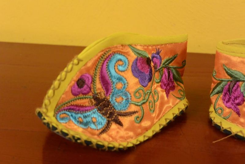 Chinesische Stickerei - Miao Babyschuhe - Schmetterling - Orange 2