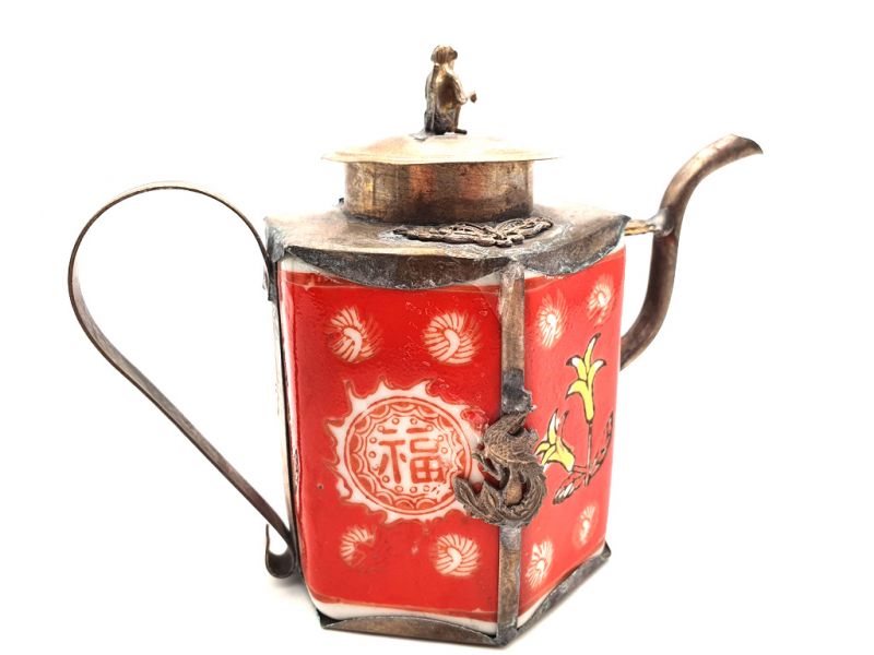 Chinesische Teekanne aus Porzellan Rot 3