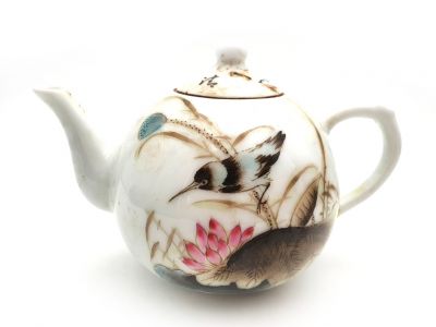 Chinesische Teekanne aus Porzellan Vogel auf einem Lotus