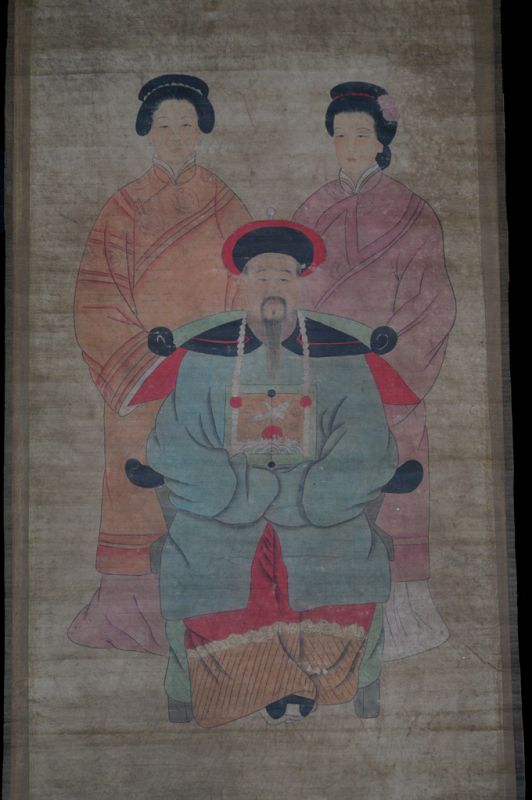 Chinesische Würdenträgerfamilie – Malerei auf Papier – Mitte des 20. Jahrhunderts – 3 Charaktere 2