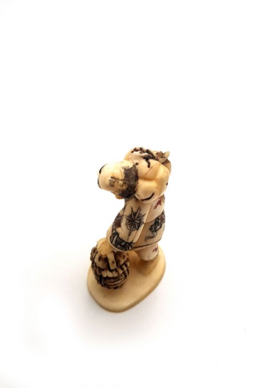 Chinesisches Netsuke aus Büffelknochen 2