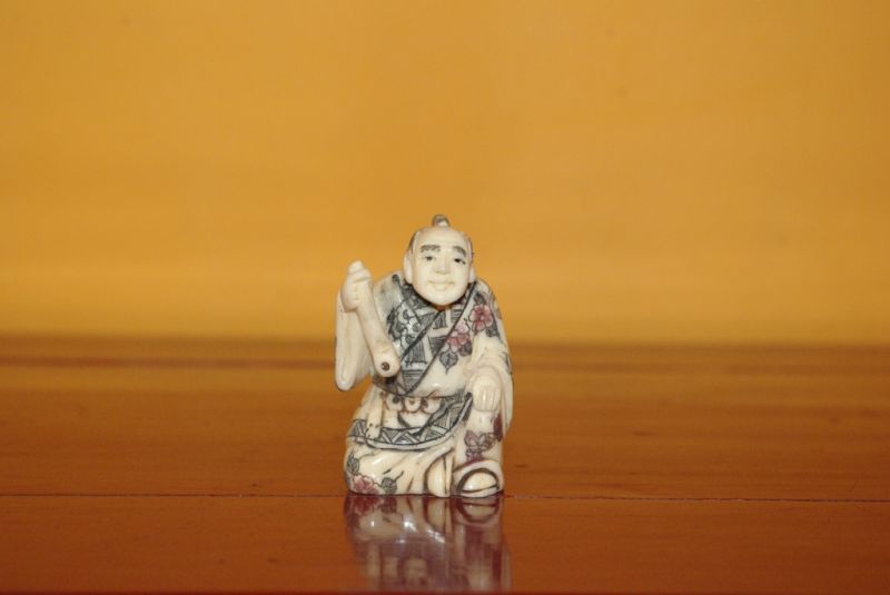 Chinesisches Netsuke aus Knochen japanischen Zeichen 2