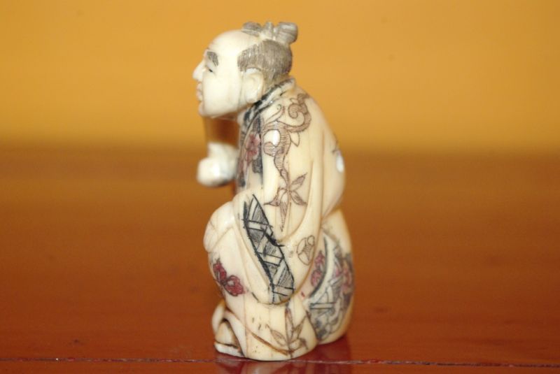 Chinesisches Netsuke aus Knochen japanischen Zeichen 3