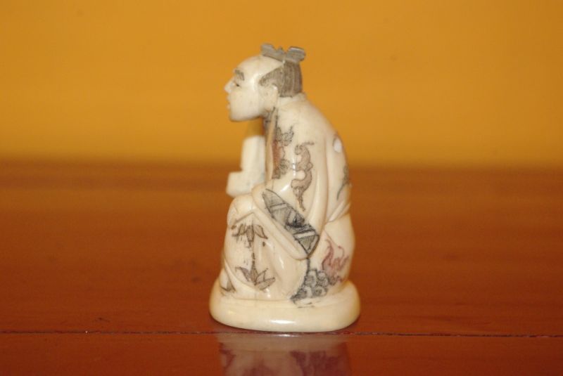 Chinesisches Netsuke aus Knochen - Kleiner Mönch 3
