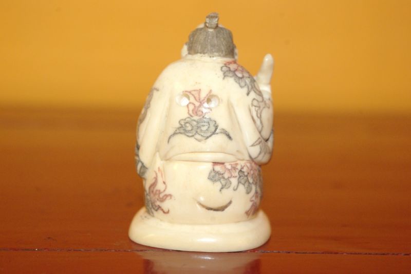 Chinesisches Netsuke aus Knochen - Kleiner Mönch 4