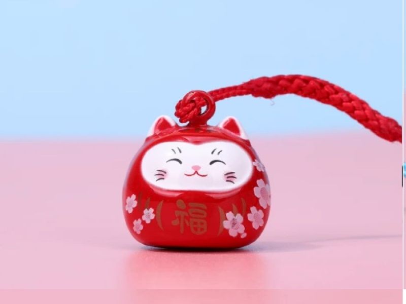 Clochette Maneki-neko rouge en métal - Porte-bonheur japonais