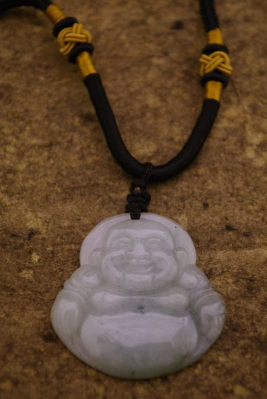 Colgante de Jade El Buda de risa blanco con reflejos verdes 1