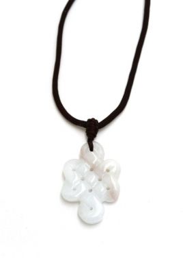 Collier avec son Pendentif en Jade - Nœud sans fin - Blanc