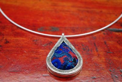 Collier Ethnique Broderie Rouge et Bleue