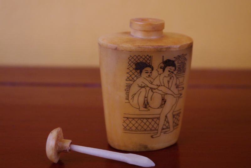 Erotica Snuff Box and Snuff Bottle Kamasutra 4 5