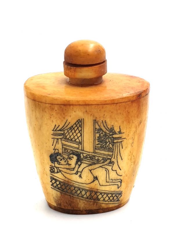 Erotische Schnupftabakflasche aus Knochen - Kamasutra 1 2