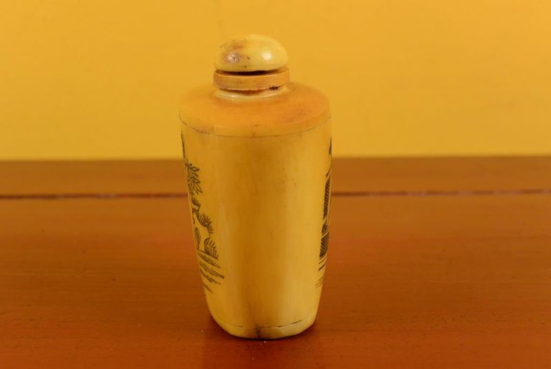 Erotische Schnupftabakflasche aus Knochen - Kamasutra 3 2