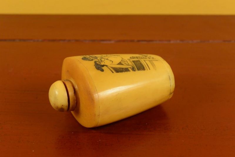 Erotische Schnupftabakflasche aus Knochen - Kamasutra 3 4