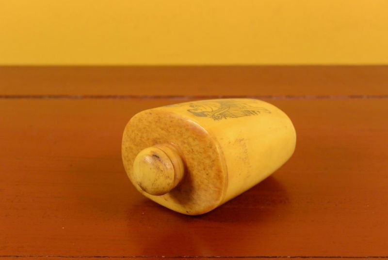 Erotische Schnupftabakflasche aus Knochen - Kamasutra 5 4