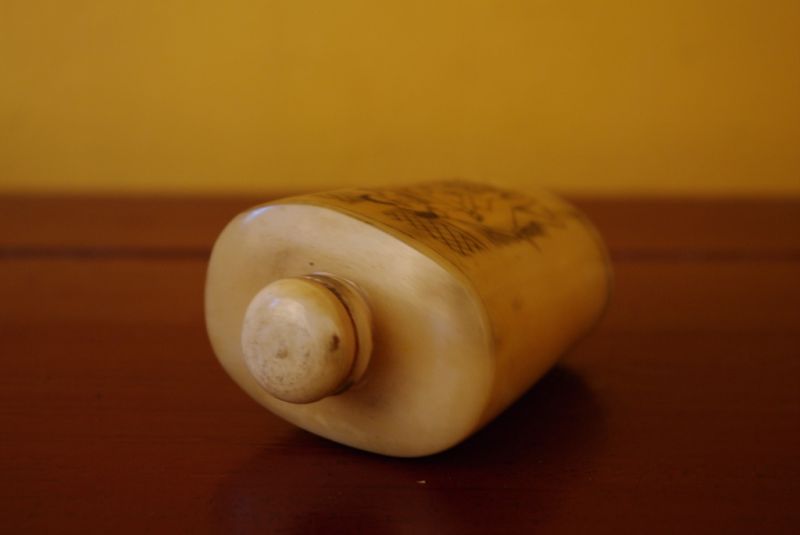 Erotische Schnupftabakflasche aus Knochen Kamasutra 5 4