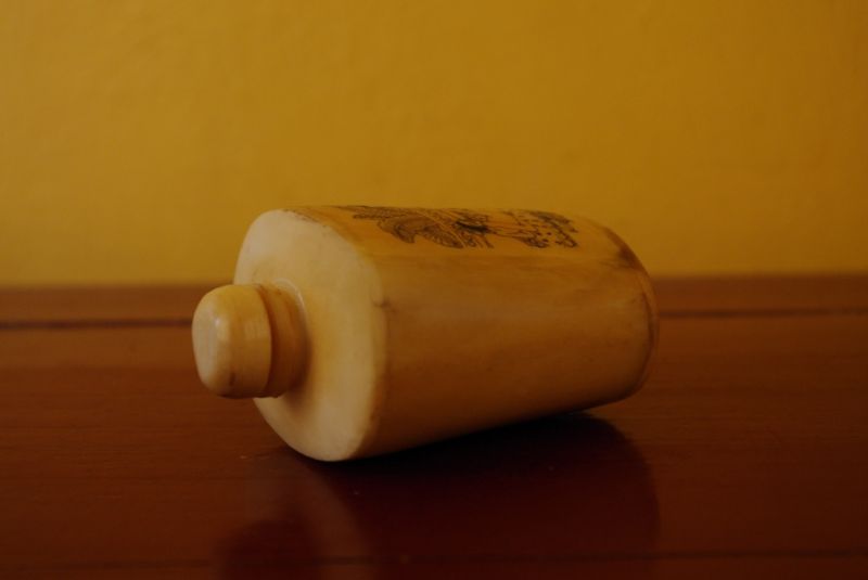 Erotische Schnupftabakflasche aus Knochen Kamasutra 6 4