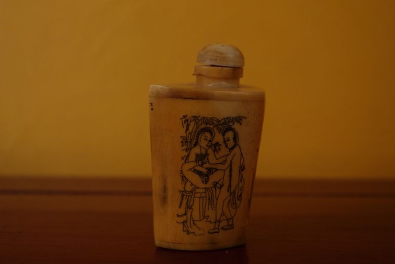 Erotische Schnupftabakflasche aus Knochen Liebe 2 3