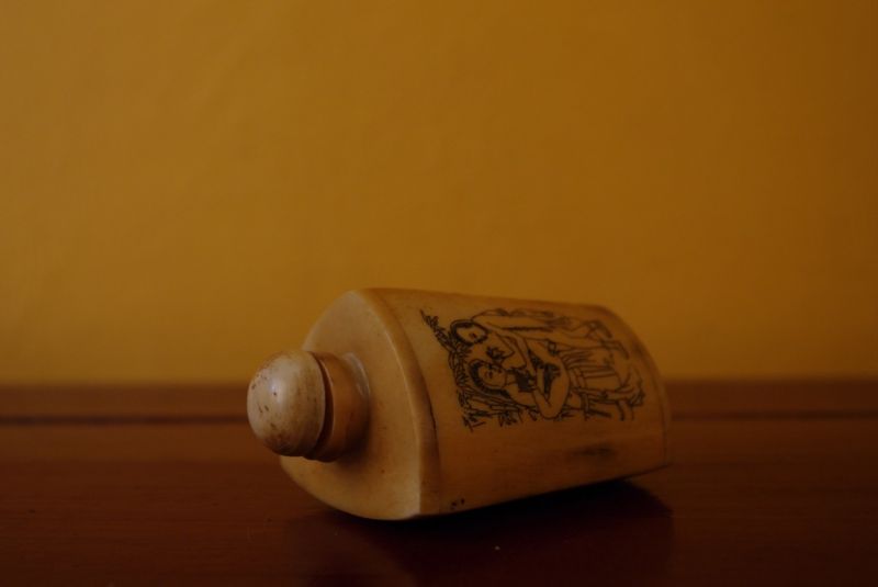 Erotische Schnupftabakflasche aus Knochen Liebe 2 4
