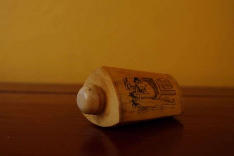 Erotische Schnupftabakflasche aus Knochen Liebe 3 4